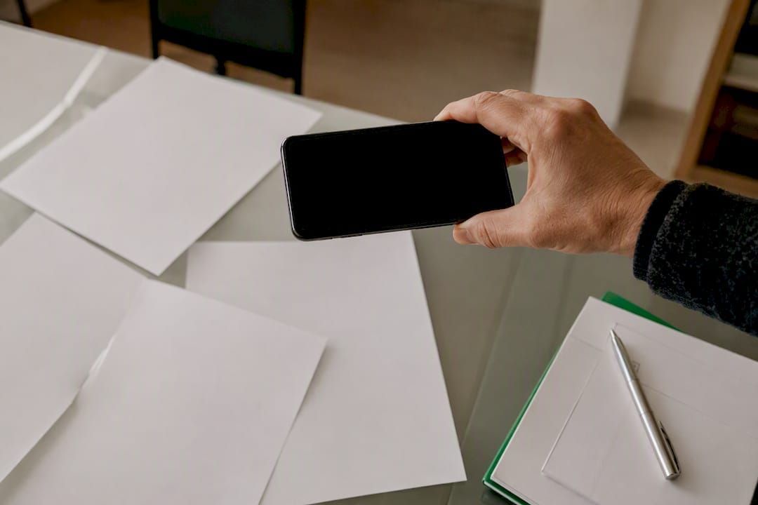 Zajem prejetih računov s telefonom za digitalno obdelavo